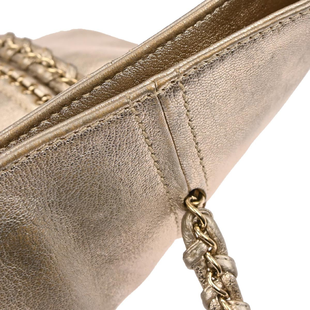 Chanel Luxe Ligne Zipped Tote Leather Gold Leather Tote Bag Bag (Pre-Owned)