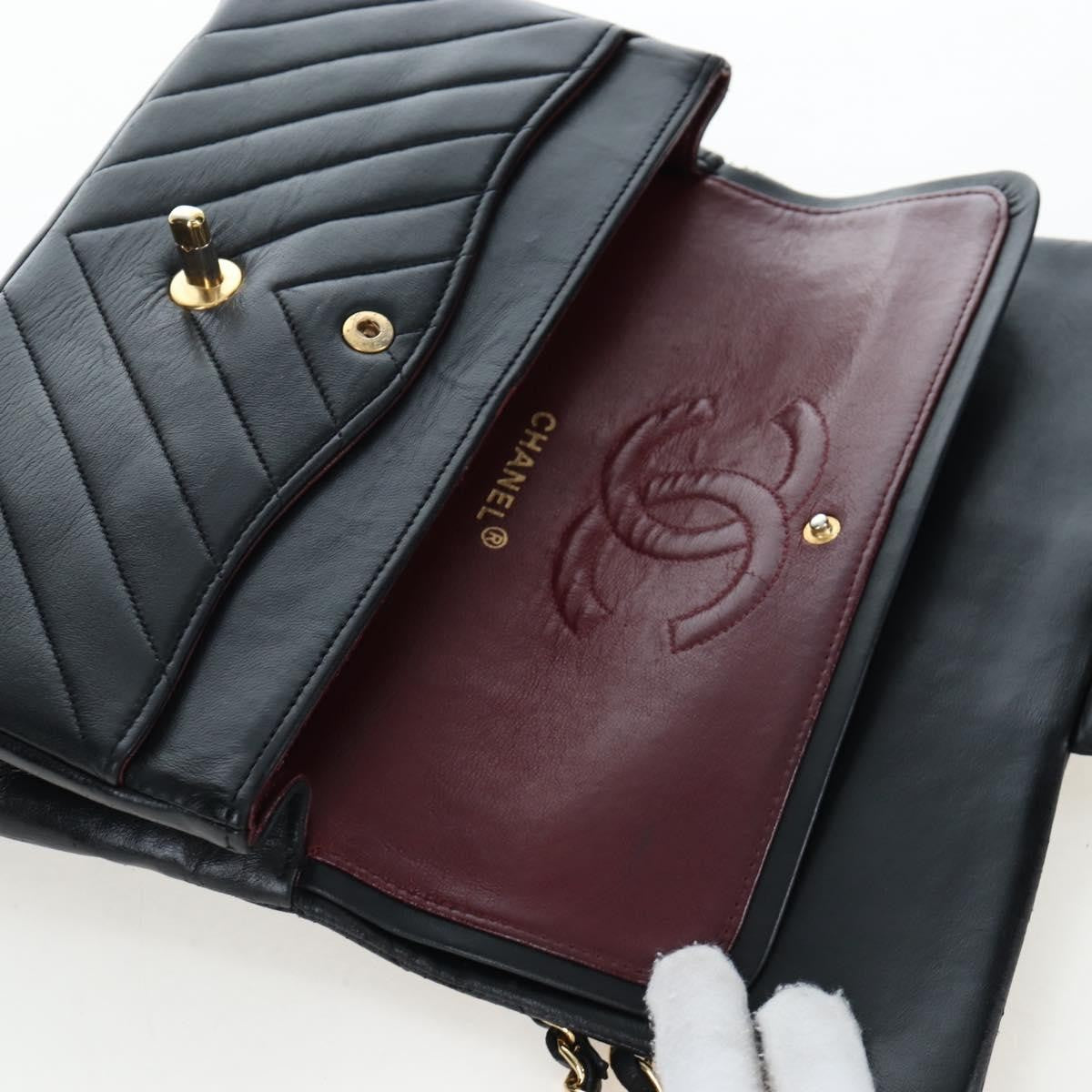 Chanel Double Stitch Full Flap Chevron Lambskin Black Leather Handbag (Pre-Owned)