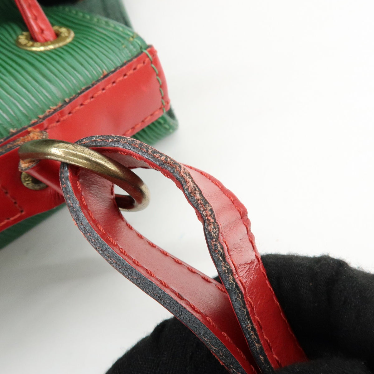 Louis Vuitton Bicolor Petit Noe Epi Leather Green Leather Handbag (Pre-Owned)