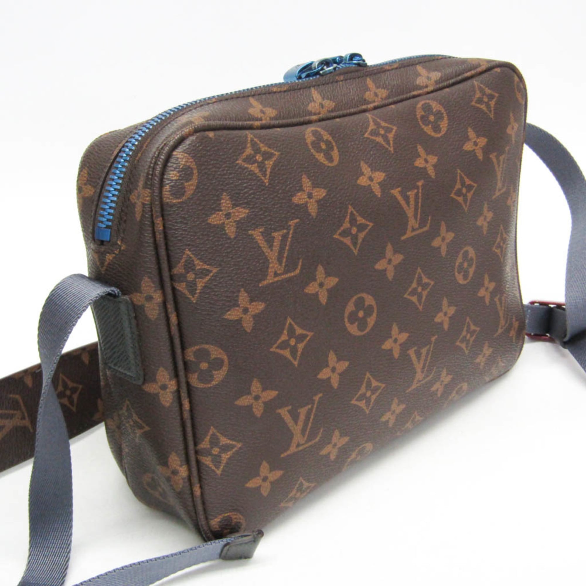 Louis Vuitton Outdoor Messenger Monogram Canvas Brown Canvas Shoulder Bag Bag (Pre-Owned)
