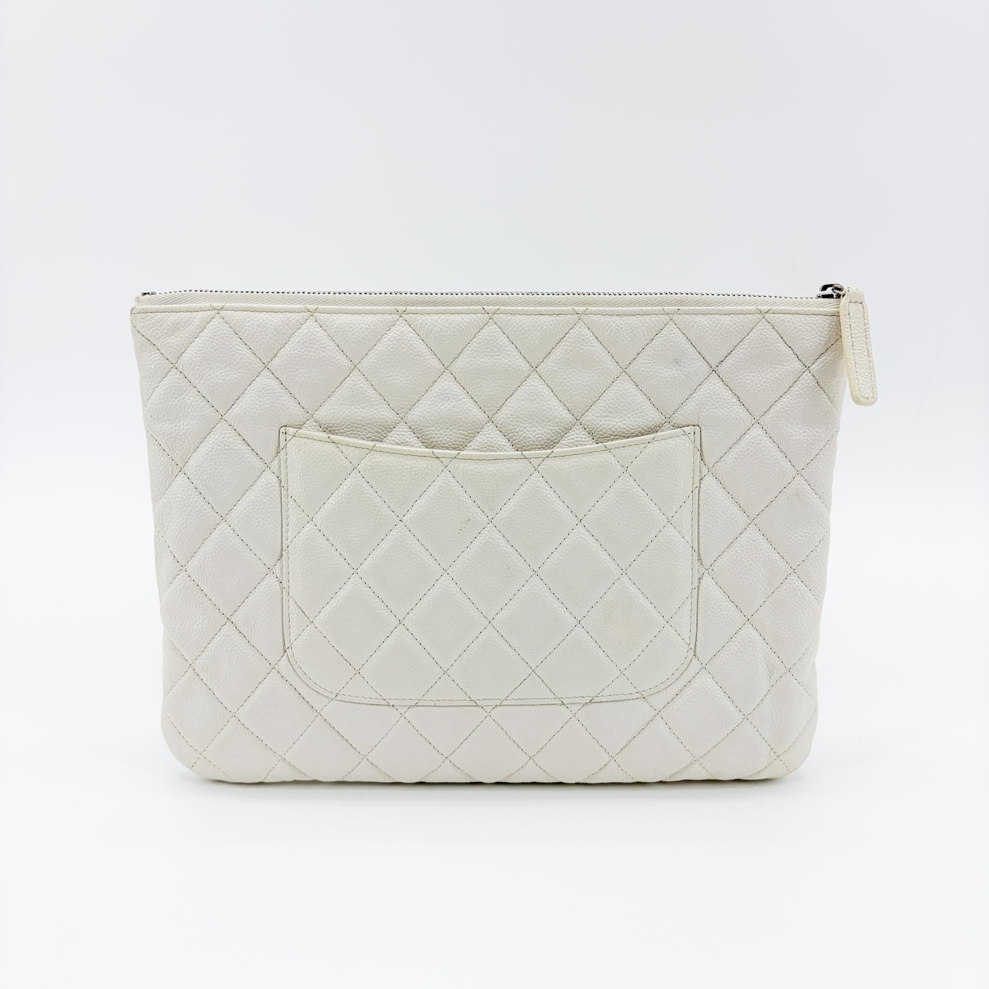 Chanel Classic O Case Quilted Caviar White Leather Clutche & Pouche Bag (Pre-Owned)