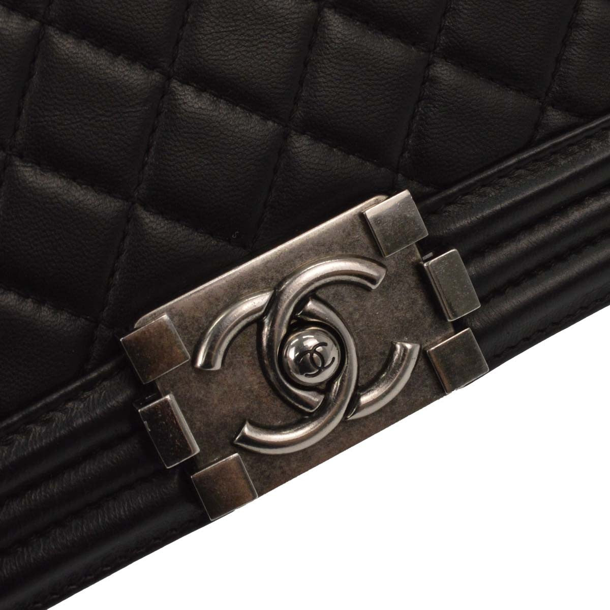Chanel Boy Flap Quilted Lambskin Black Leather Handbag (Pre-Owned)