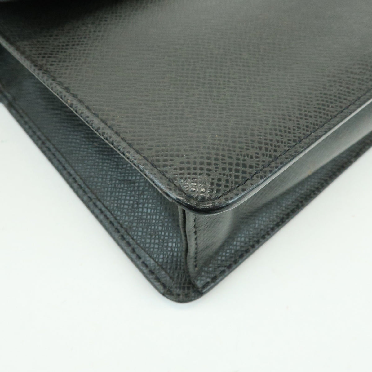 Louis Vuitton Selenga Pochette Taiga Leather Gray Leather Clutche & Pouche Bag (Pre-Owned)