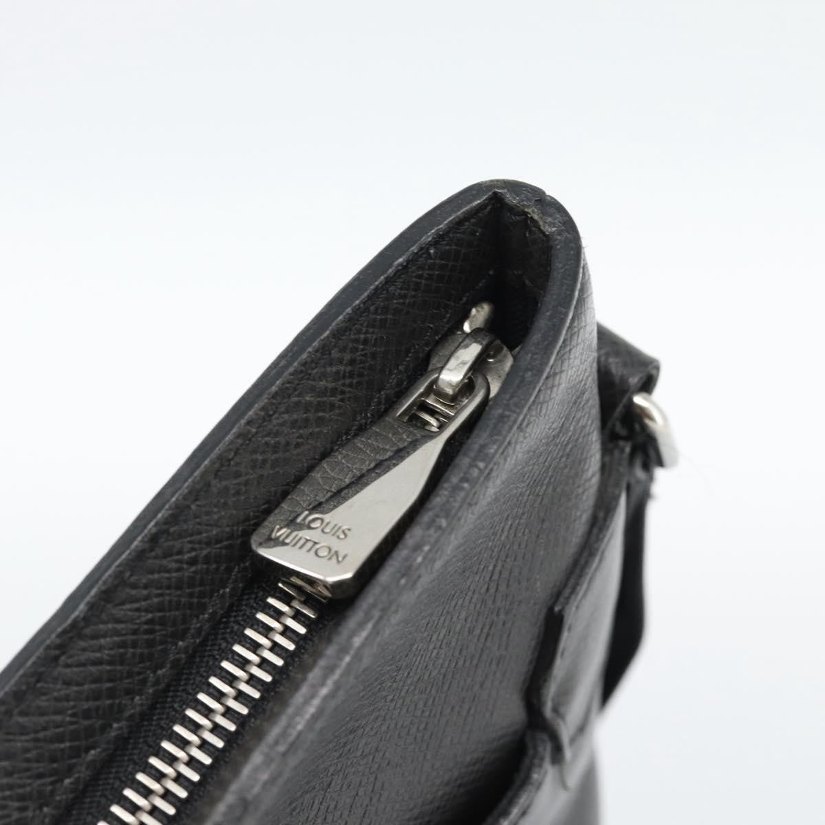 Louis Vuitton Sasha Taiga Leather Gray Leather Shoulder Bag Bag (Pre-Owned)