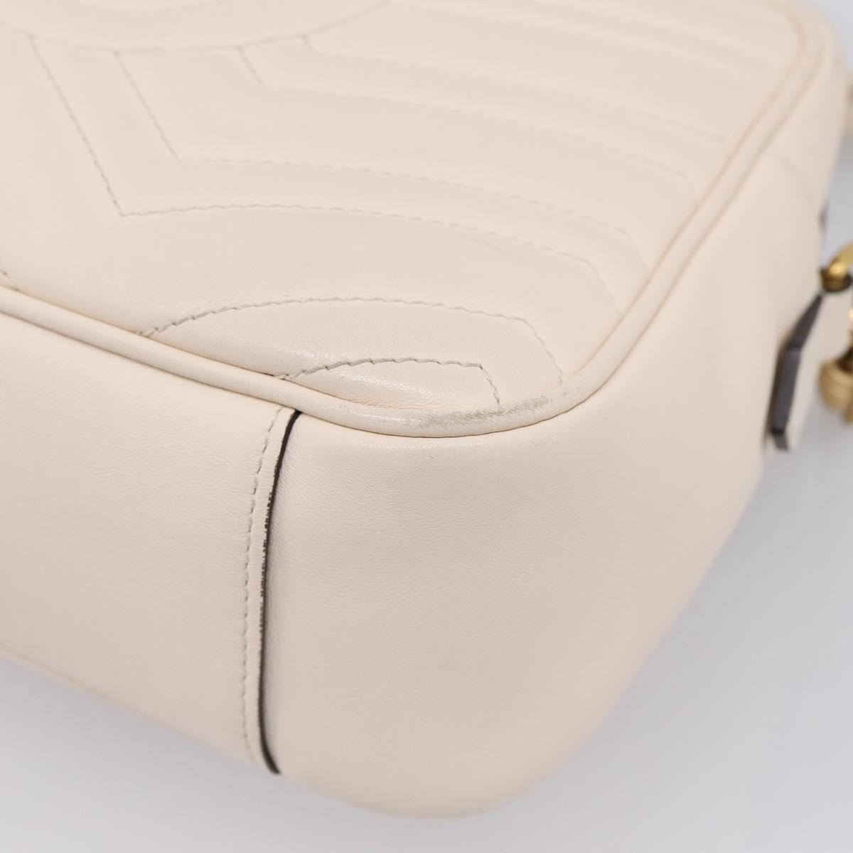 Gucci Gg Marmont Multi-Use Matelasse Leather White Leather Handbag (Pre-Owned)