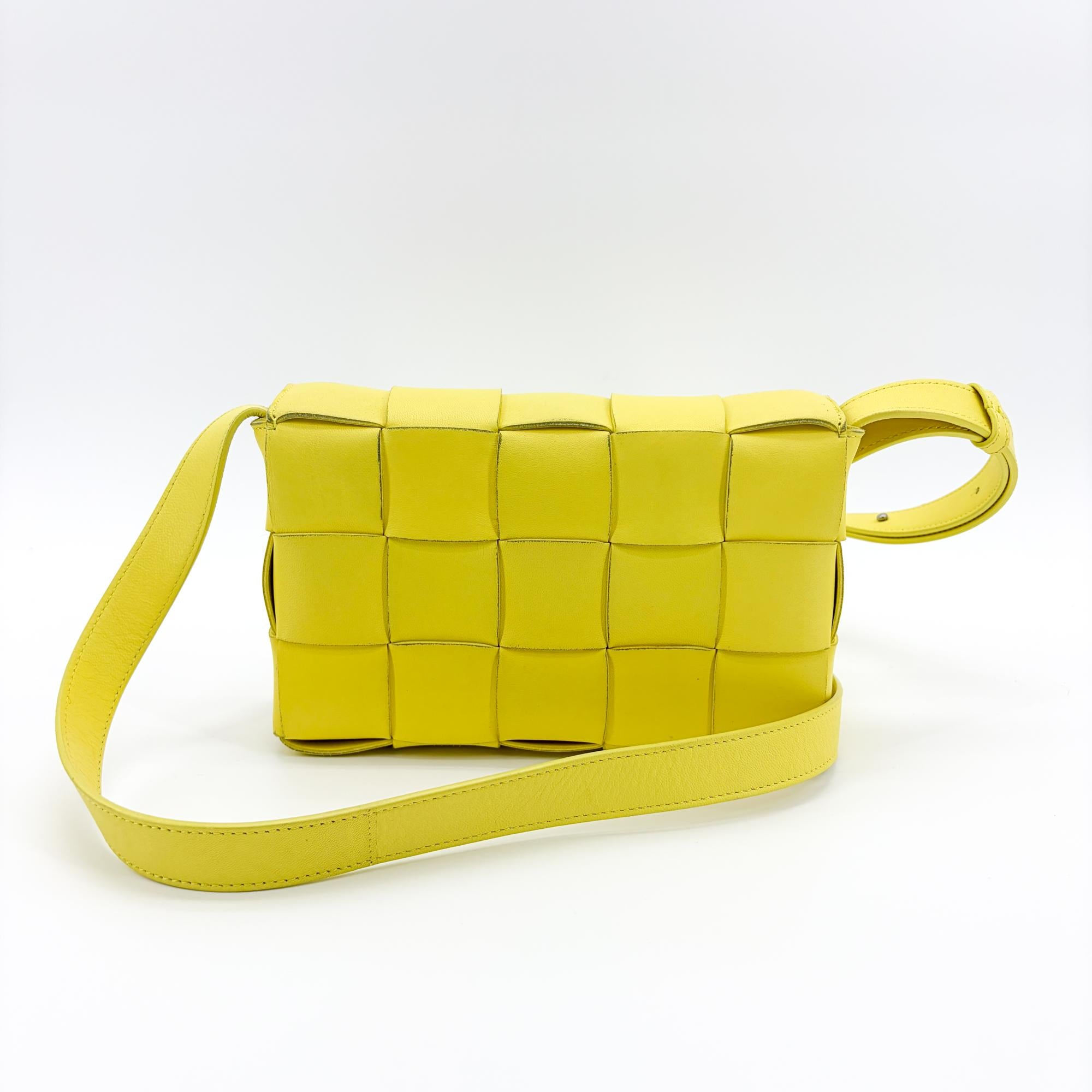Bottega Veneta Cassette Crossbody Bag Maxi Intrecciato Leather Yellow Leather Crossbody Bag Bag (Pre-Owned)