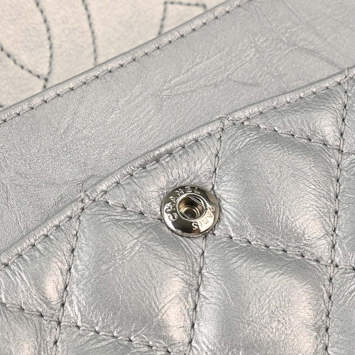 Chanel Reissue 2.55 Double Compartment Flap Quilted Aged Calfskin Silver Calfskin Shoulder Bag Bag (Pre-Owned)