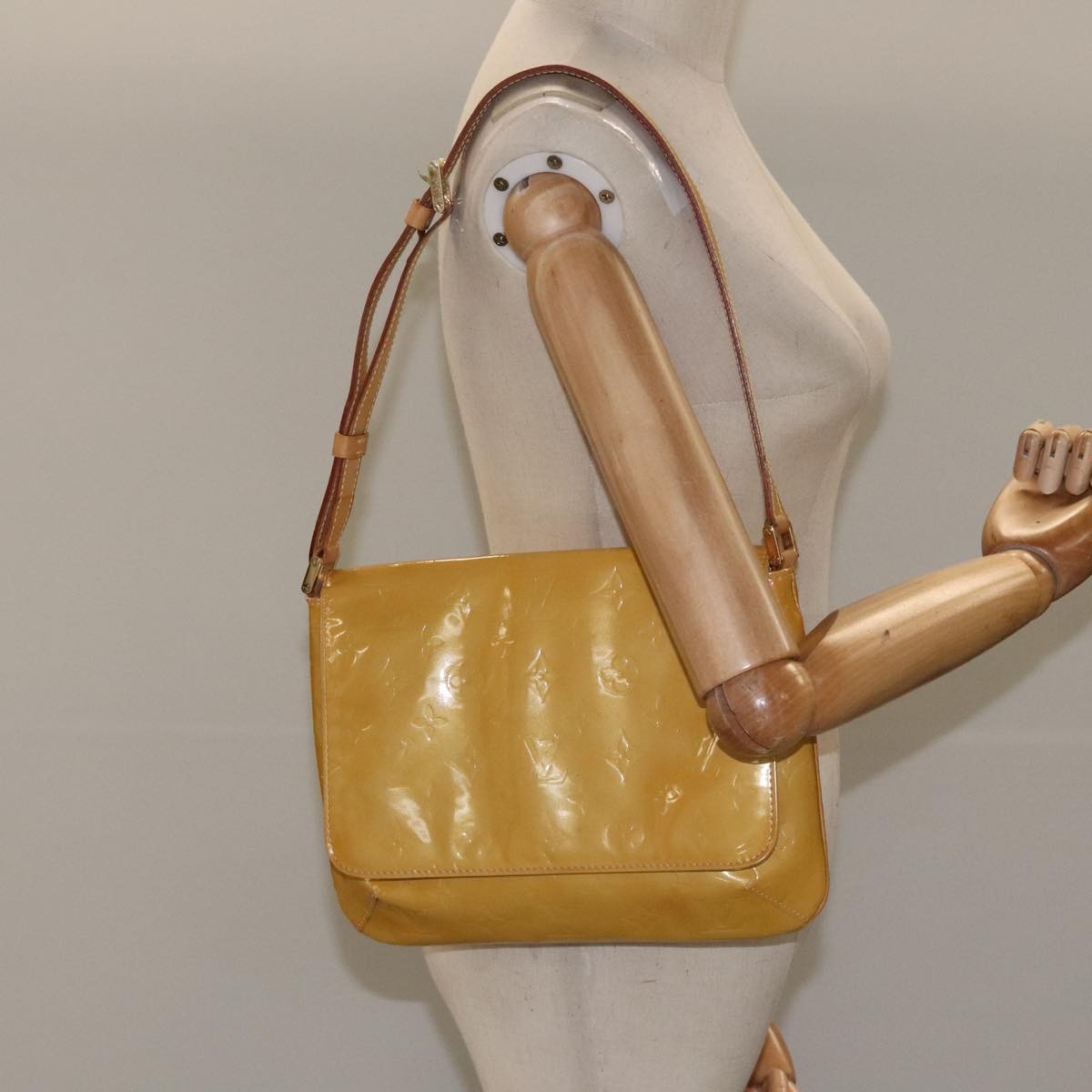 Louis Vuitton Thompson Street Monogram Vernis Beige Patent_Leather Shoulder Bag Bag (Pre-Owned)