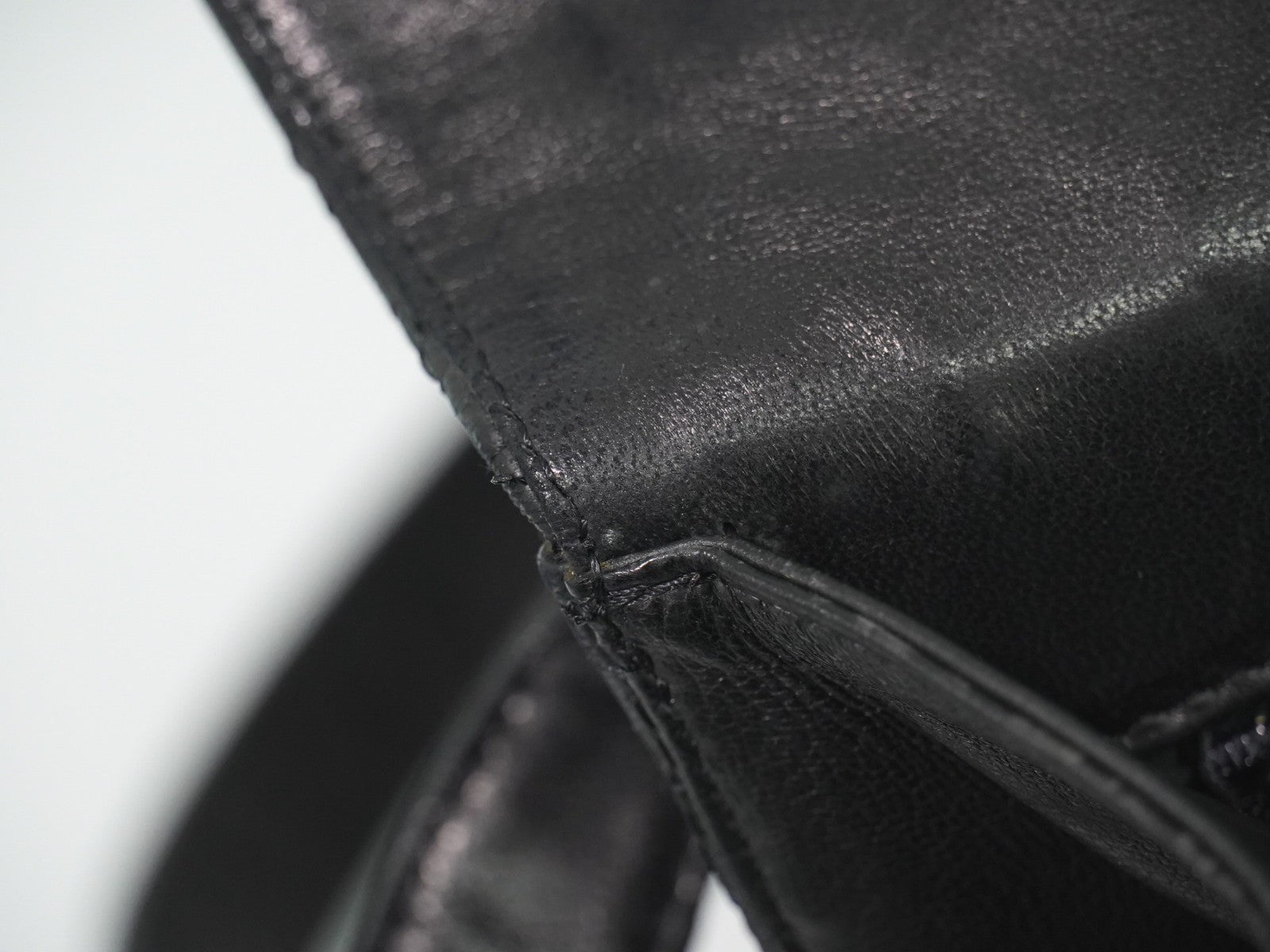 Bally Vintage Quilted Leather Black Leather Handbag (Pre-Owned)