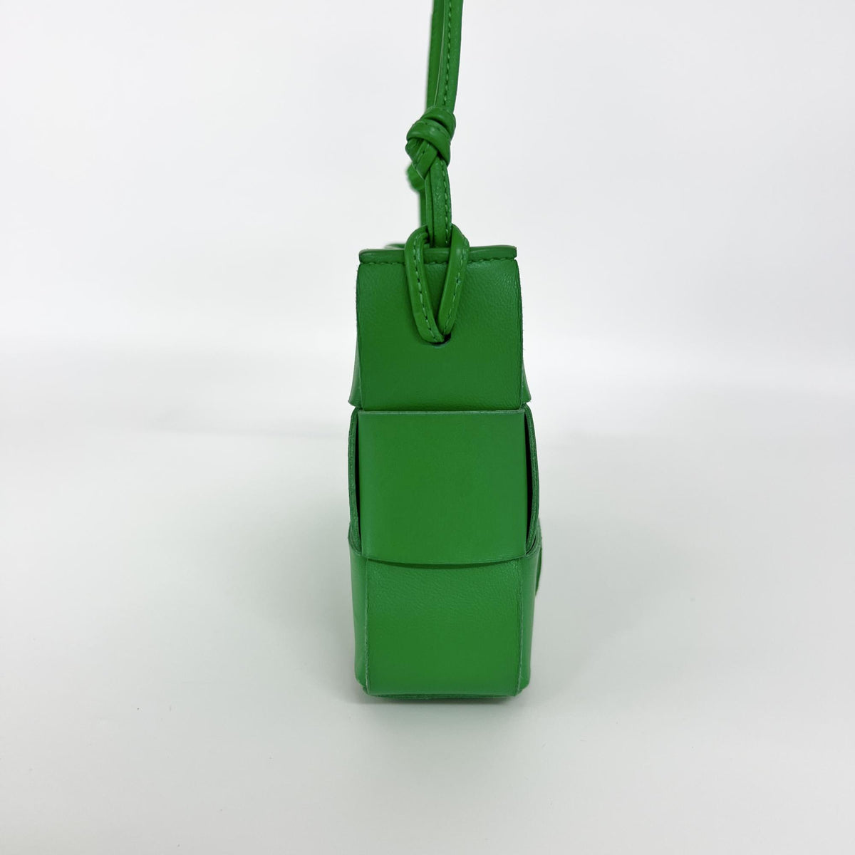 Bottega Veneta Cassette Maxi Intrecciato Leather Green Leather Shoulder Bag Bag (Pre-Owned)
