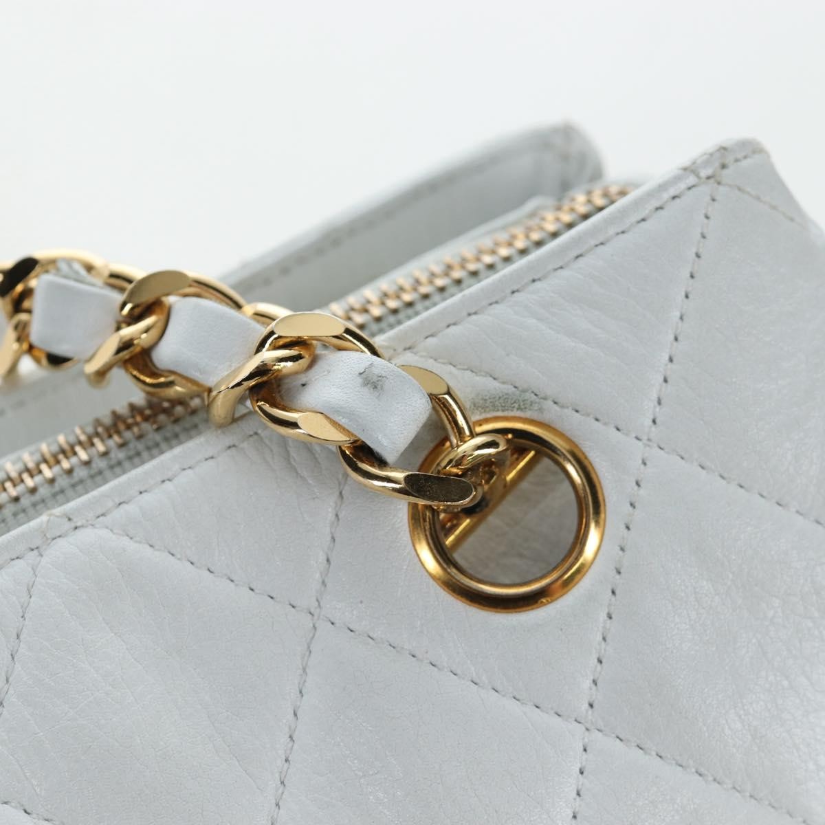 Chanel Shoulder Quilted Leather White Leather Shoulder Bag Bag (Pre-Owned)