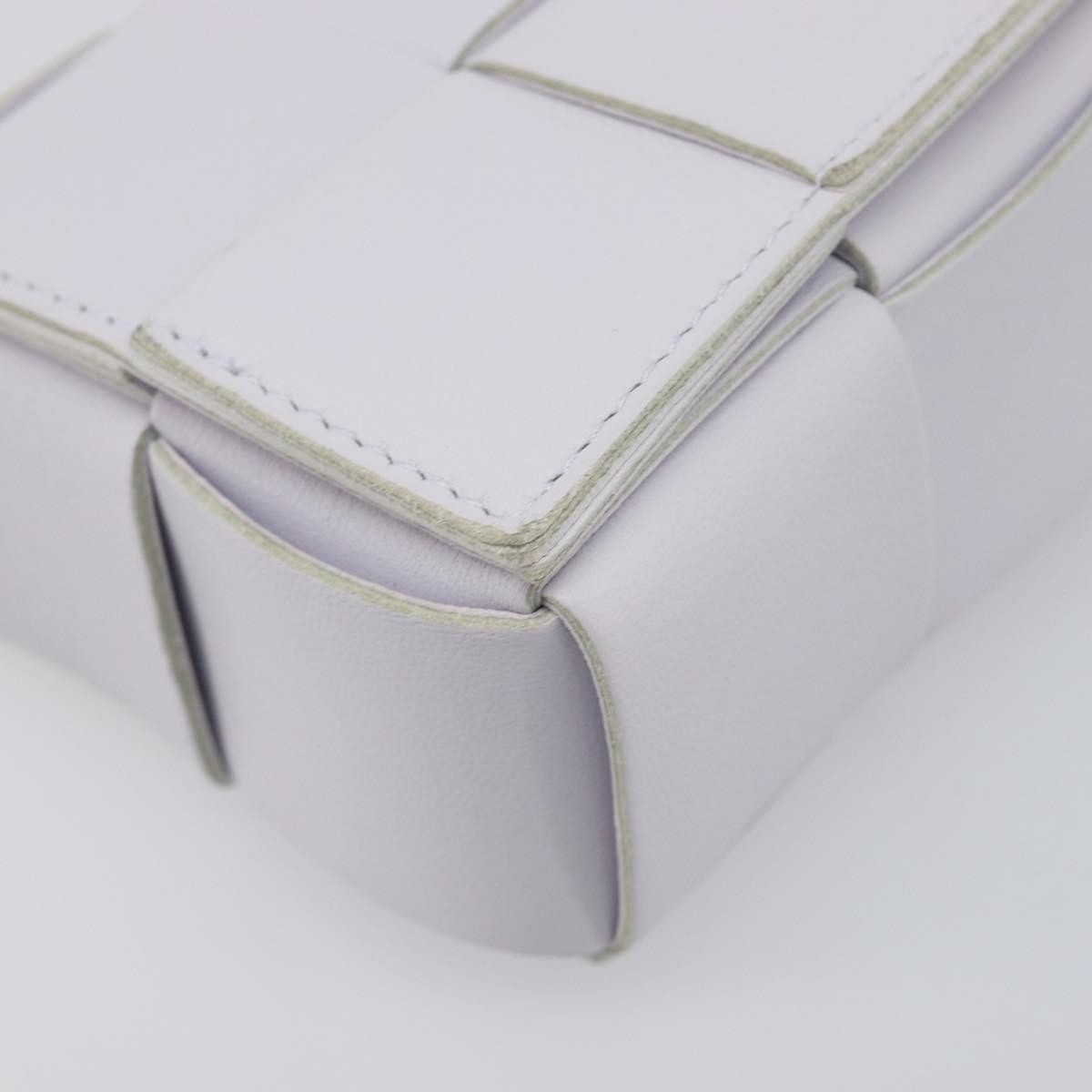 Bottega Veneta Cassette Maxi Intrecciato Leather White Leather Clutche & Pouche Bag (Pre-Owned)