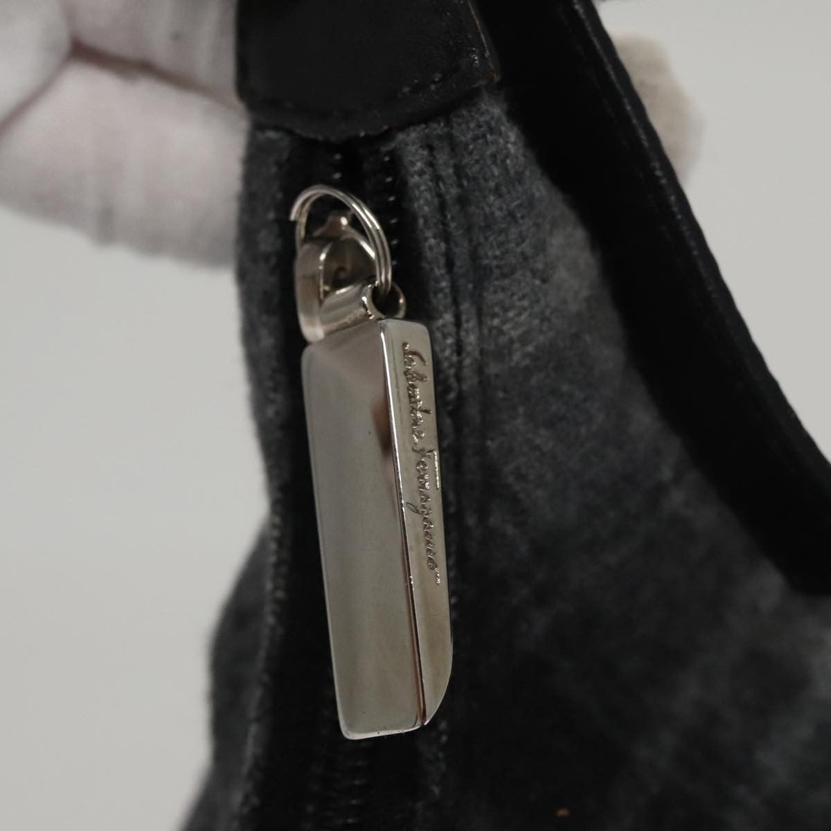 Salvatore Ferragamo Shoulder Wool Gray Wool Shoulder Bag Bag (Pre-Owned)