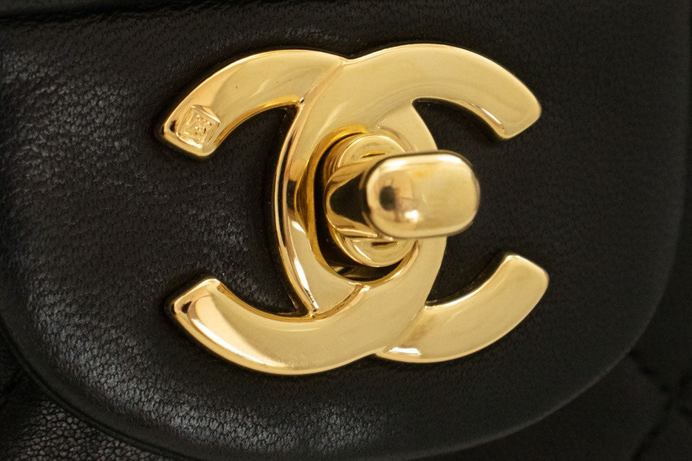 Chanel Classic Flap Lambskin Black Leather Crossbody Bag Bag (Pre-Owned)