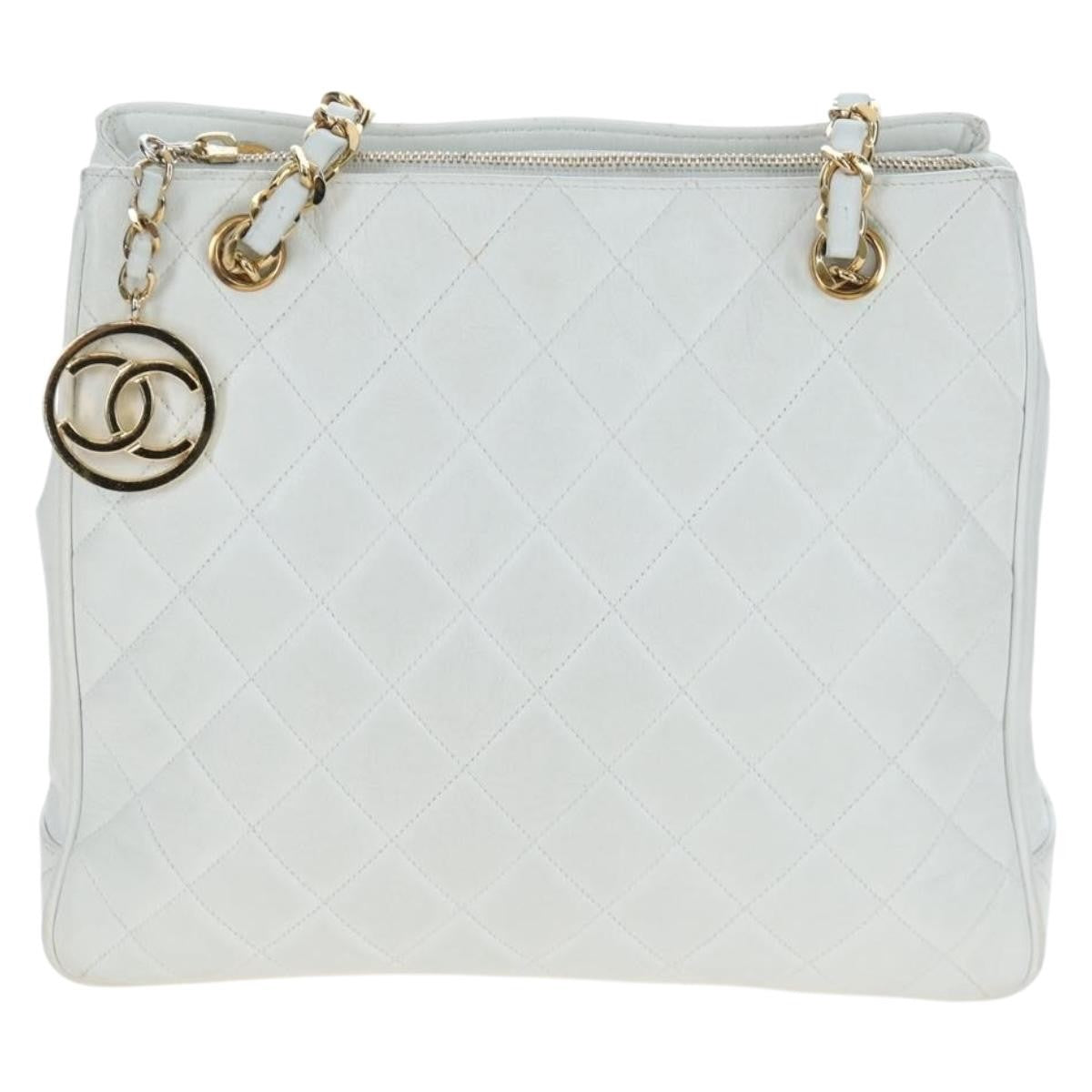 Chanel Shoulder Quilted Leather White Leather Shoulder Bag Bag (Pre-Owned)