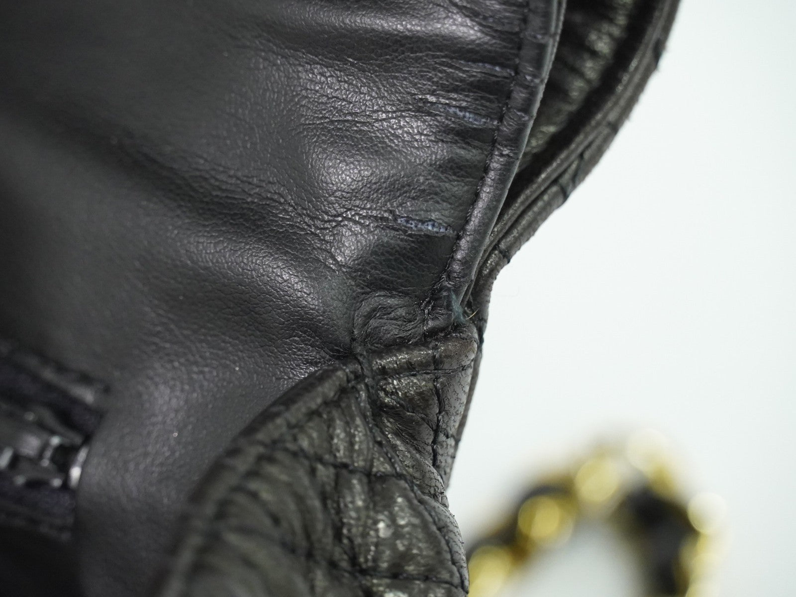 Bally Vintage Chain Quilted Leather Black Leather Shoulder Bag Bag (Pre-Owned)
