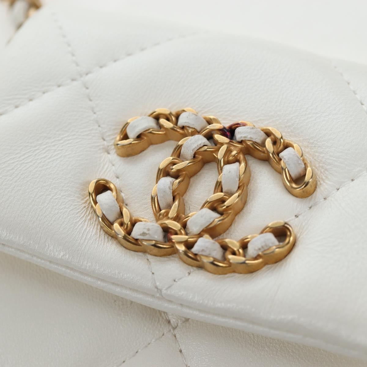 Chanel 19 Card Holder On Chain Quilted Leather White Leather Shoulder Bag Bag (Pre-Owned)