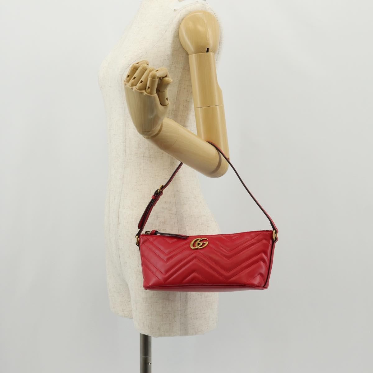 Gucci Gg Marmont Pochette Shoulder Matelasse Leather Red Leather Clutche & Pouche Bag (Pre-Owned)