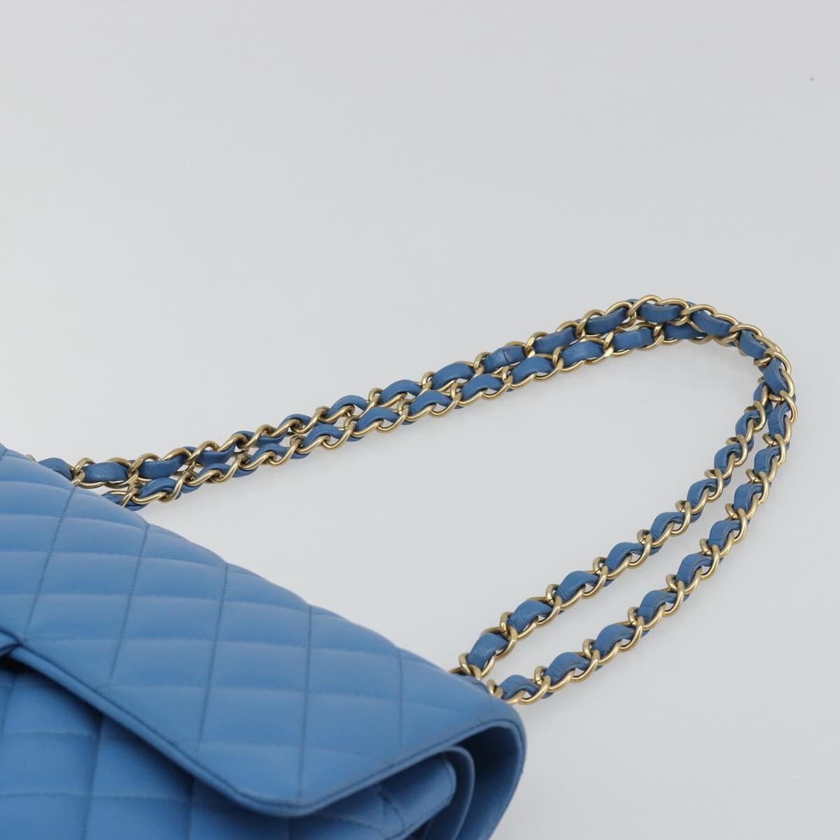Chanel Matelassé Lambskin Leather Blue Leather Handbag (Pre-Owned)