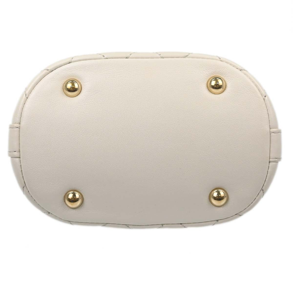 Chanel Vintage Cc Turnlock Flap Leather White Leather Shoulder Bag Bag (Pre-Owned)