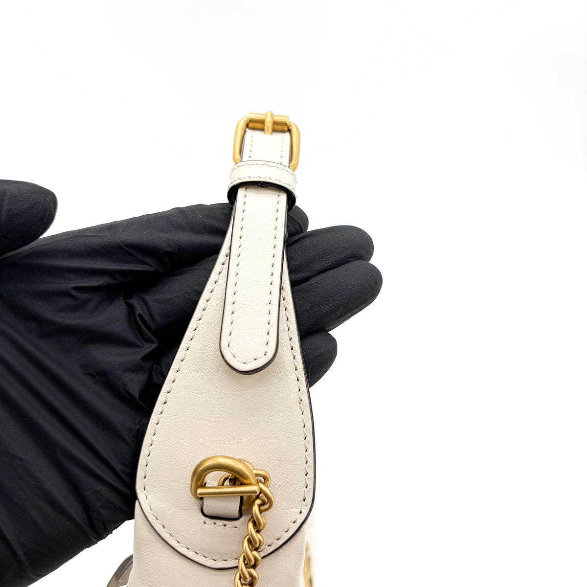 Gucci Gg Marmont Half Moon Hobo Matelasse Leather White Leather Shoulder Bag Bag (Pre-Owned)