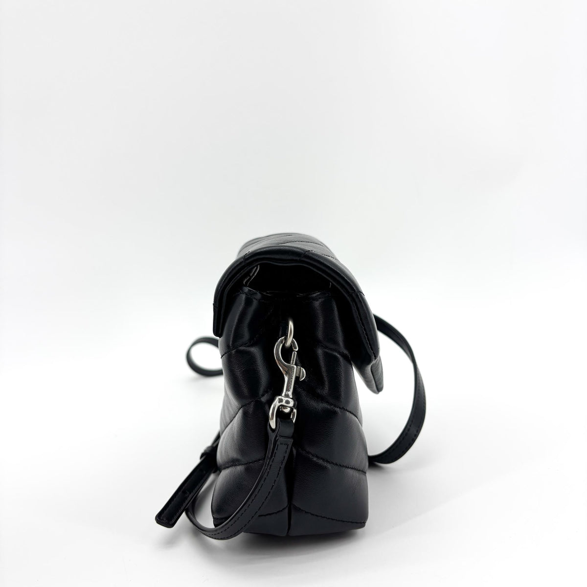 Saint Laurent Loulou Matelasse Chevron Leather Black Leather Shoulder Bag Bag (Pre-Owned)