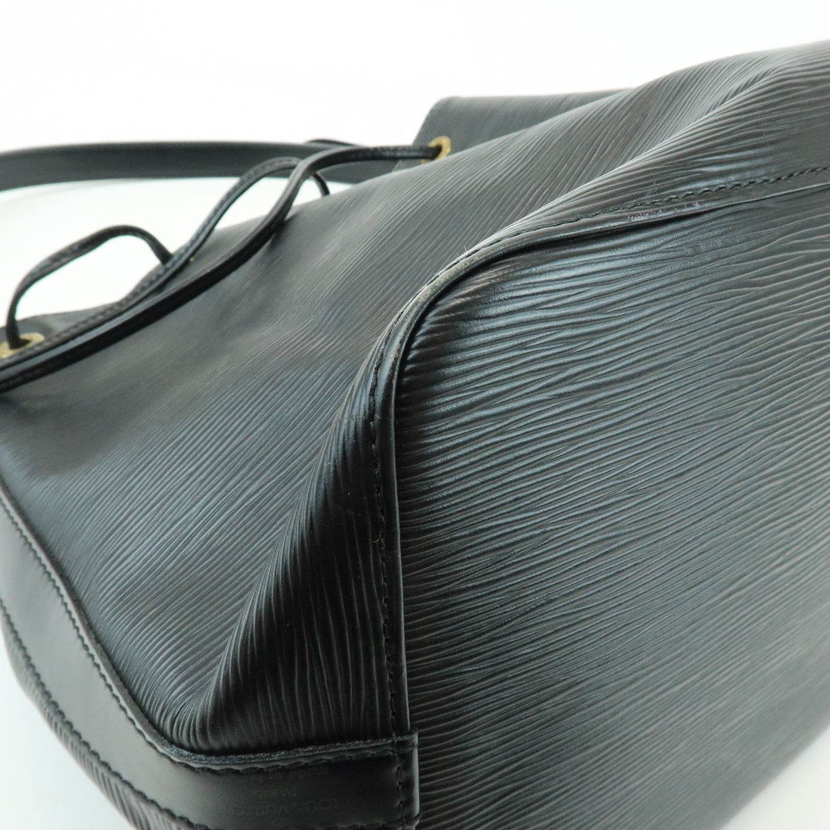 Louis Vuitton Petit Noe Epi Leather Black Leather Handbag (Pre-Owned)