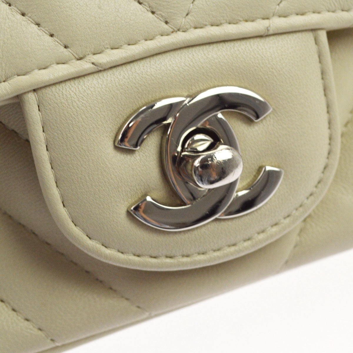Chanel Classic Single Flap Chevron Lambskin Beige Leather Handbag (Pre-Owned)