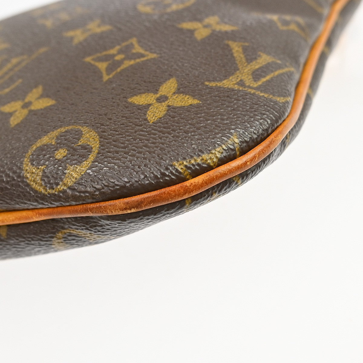 Louis Vuitton Bosphore Pochette Monogram Canvas Brown Canvas Shoulder Bag Bag (Pre-Owned)