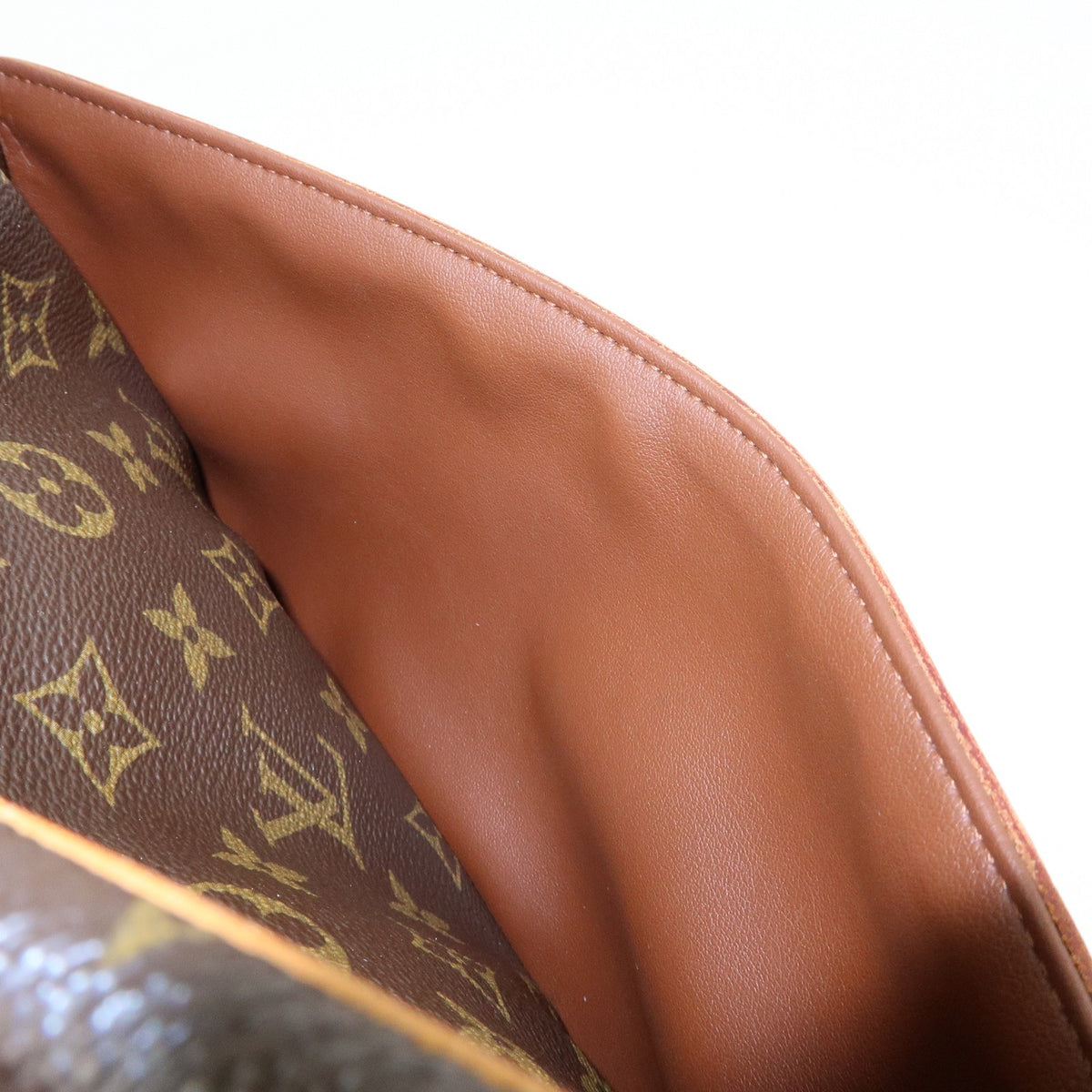 Louis Vuitton Compiegne Cosmetic Monogram Canvas Brown Canvas Toiletry Case Accessory (Pre-Owned)