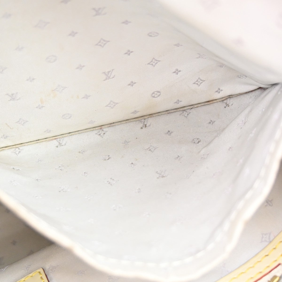 Louis Vuitton Suhali Le Majestueux Leather White Leather Handbag (Pre-Owned)