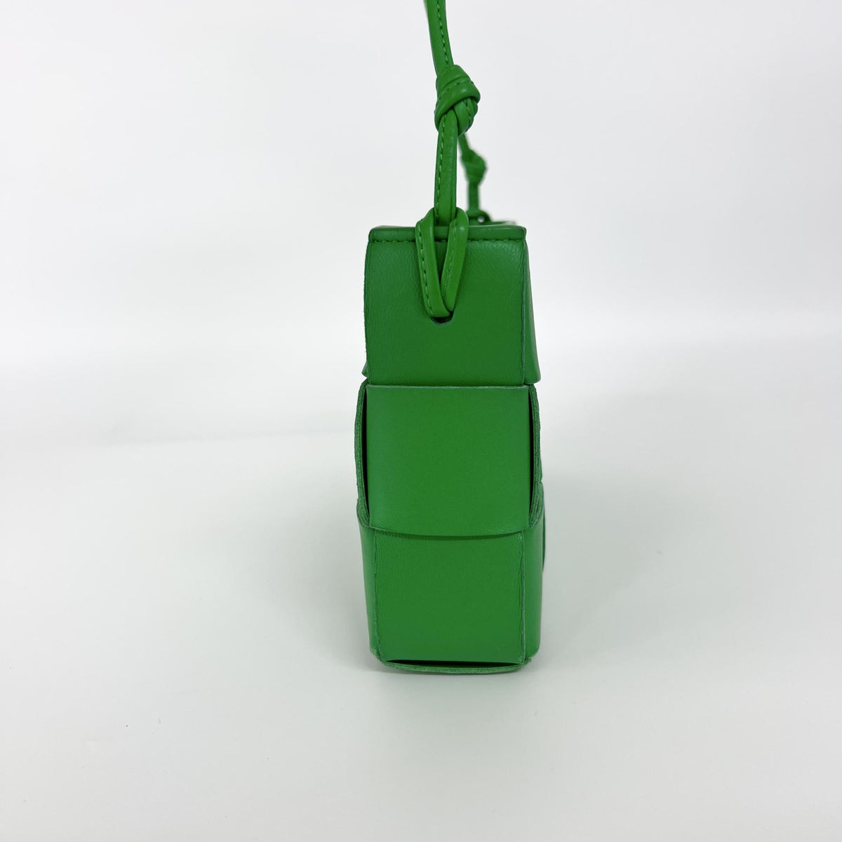 Bottega Veneta Cassette Maxi Intrecciato Leather Green Leather Shoulder Bag Bag (Pre-Owned)