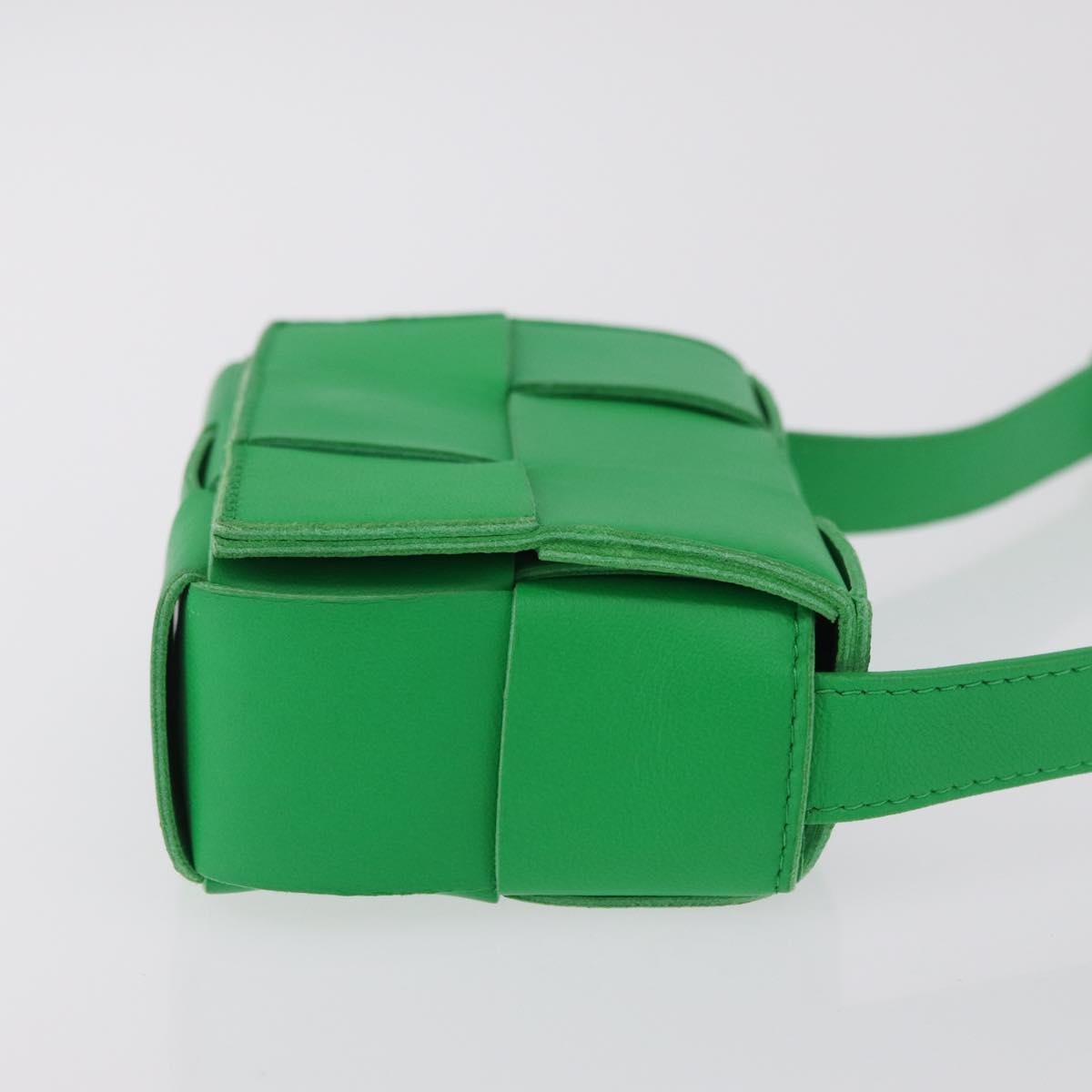 Bottega Veneta Cassette Maxi Intrecciato Leather Green Leather Crossbody Bag Bag (Pre-Owned)