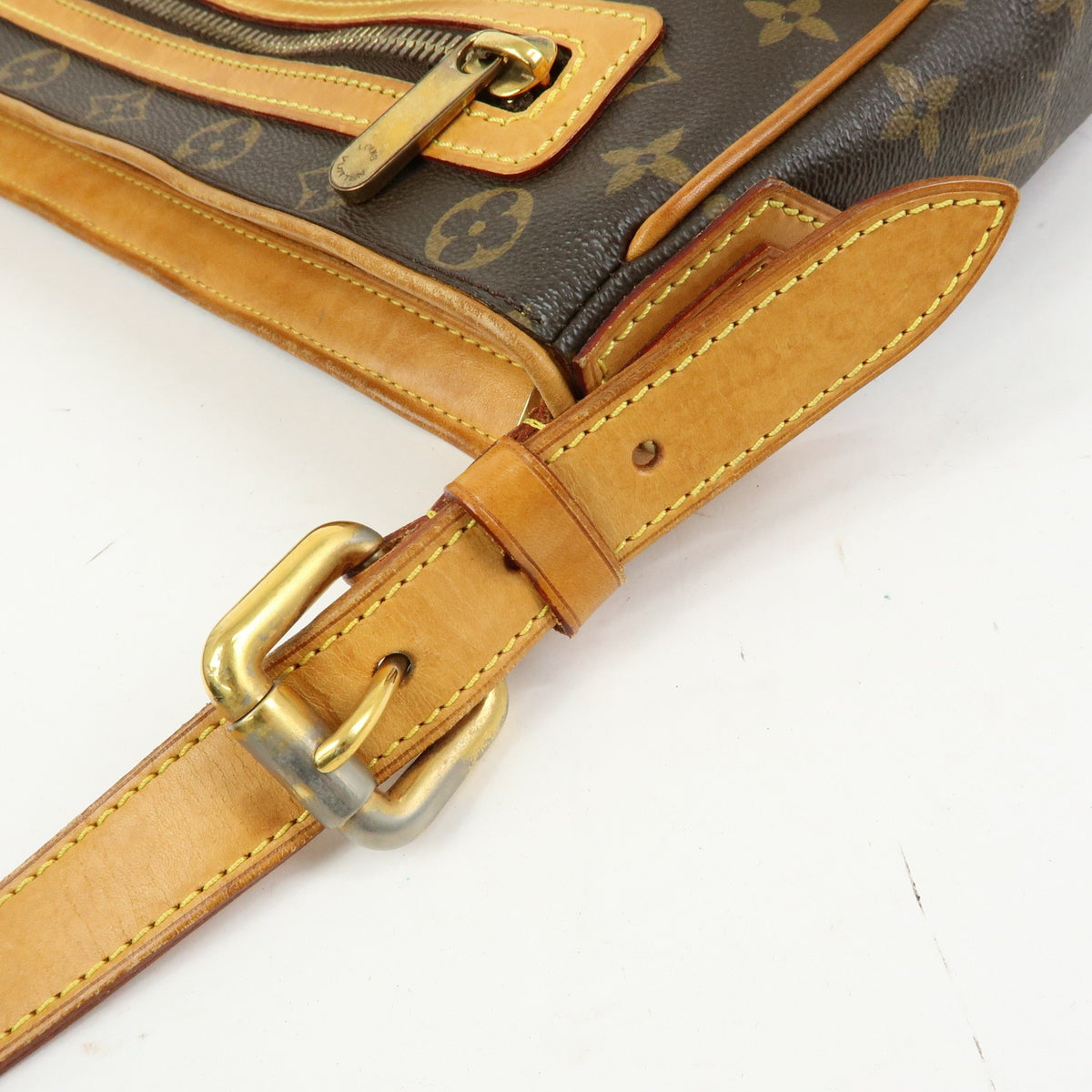 Louis Vuitton Hudson Monogram Canvas Brown Canvas Handbag (Pre-Owned)
