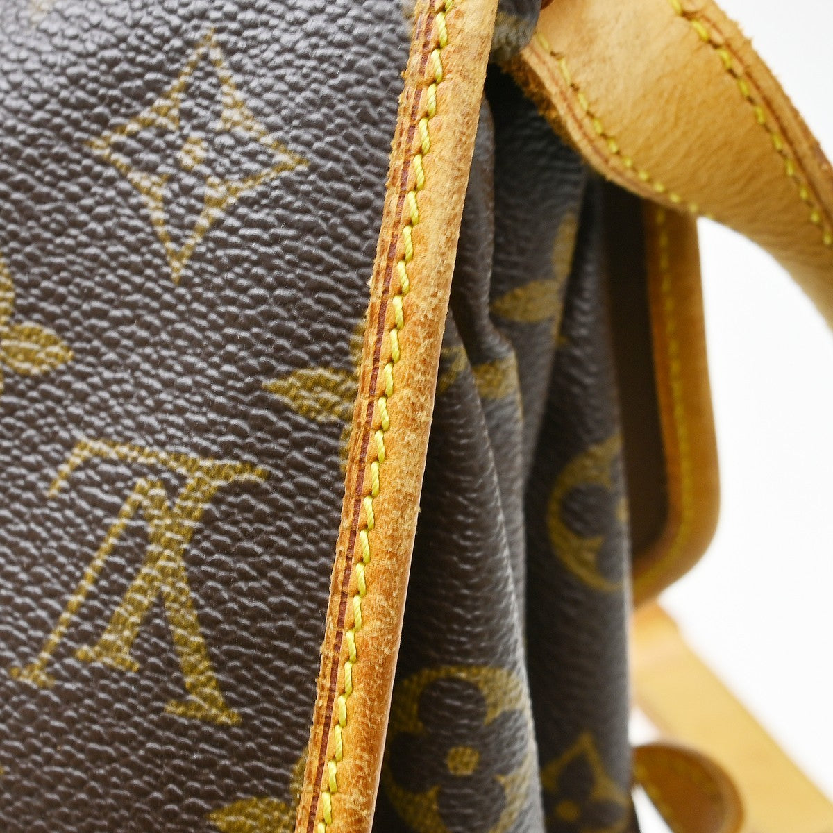 Louis Vuitton Saumur Monogram Brown Canvas Shoulder Bag Bag (Pre-Owned)