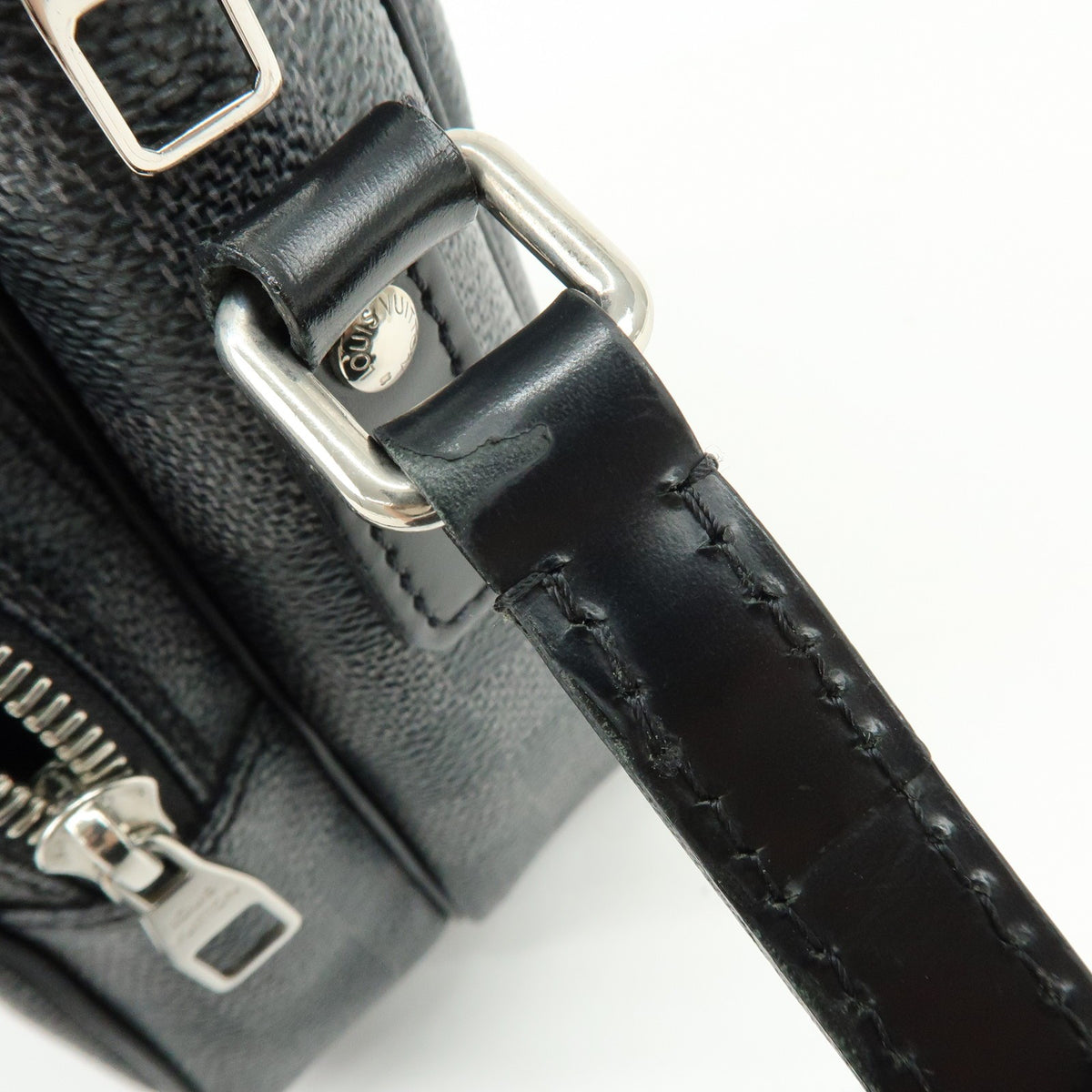 Louis Vuitton Rem Damier Graphite Black Canvas Handbag (Pre-Owned)
