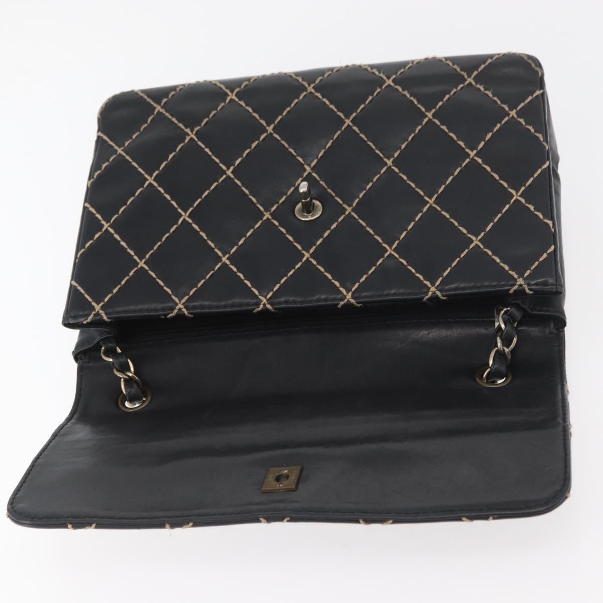 Chanel Chanel Matelassé Cuir Noir Black Leather Black Leather Handbag (Pre-Owned)