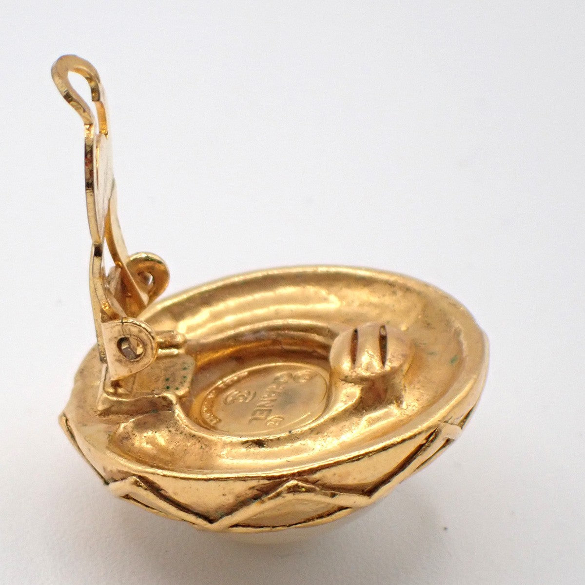 Chanel Vintage Round Clip-On Metal With Faux Pearl Gold Gold_Plated Earrings Jewelry (Pre-Owned)