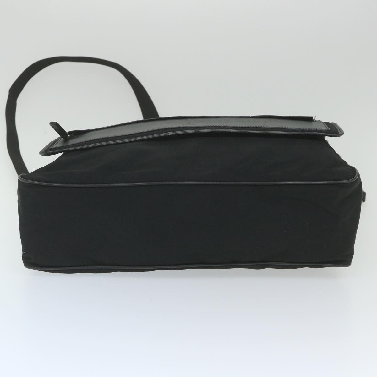 Gucci Vintage Flap Nylon Black Nylon Shoulder Bag Bag (Pre-Owned)