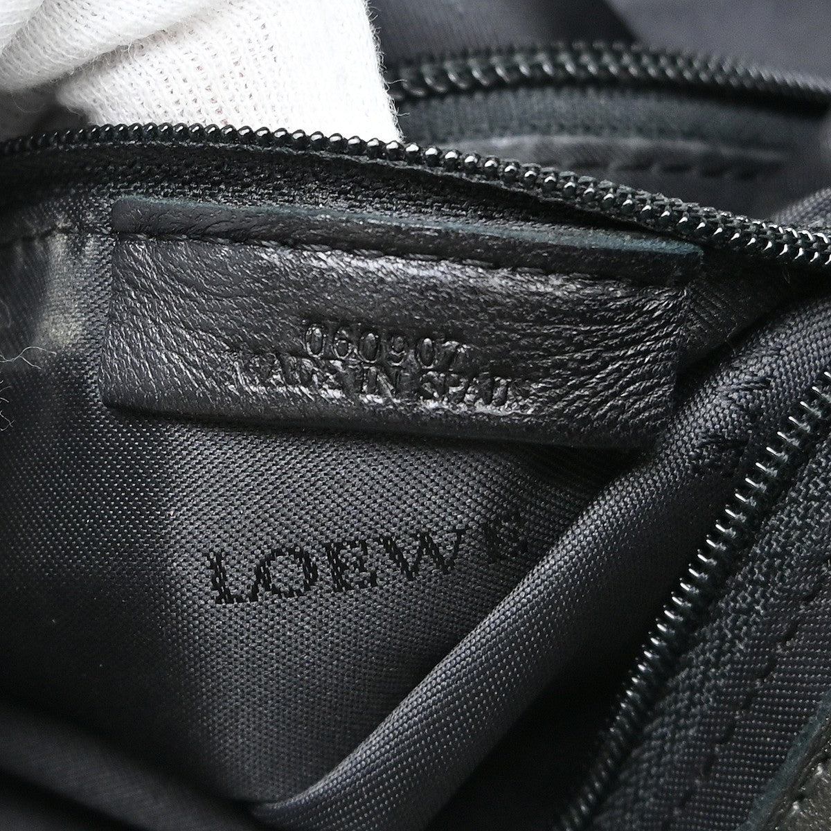 Loewe Aire Hobo Leather Gray Leather Handbag (Pre-Owned)