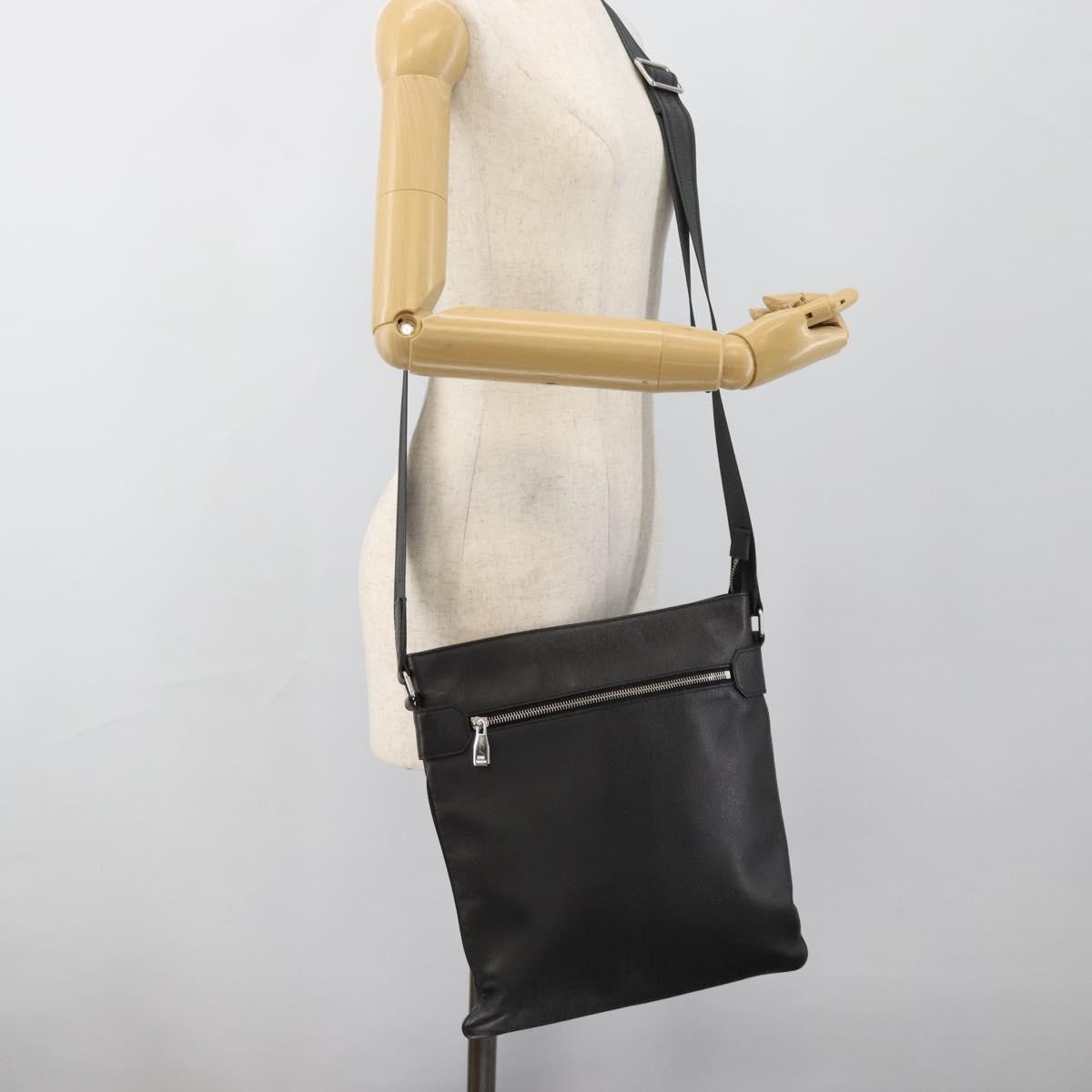 Louis Vuitton Sasha Taiga Leather Gray Leather Shoulder Bag Bag (Pre-Owned)