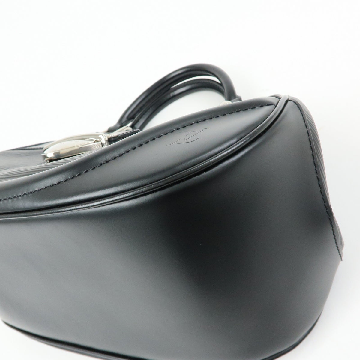 Louis Vuitton Montaigne Sac Epi Leather Black Leather Handbag (Pre-Owned)