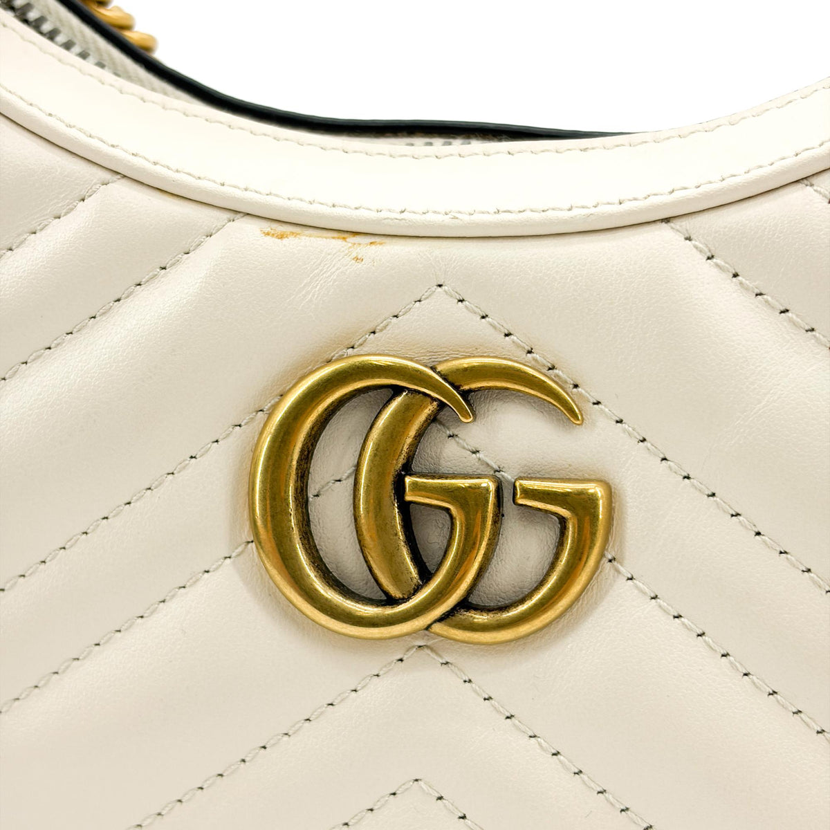 Gucci Gg Marmont Half Moon Hobo Matelasse Leather White Leather Shoulder Bag Bag (Pre-Owned)
