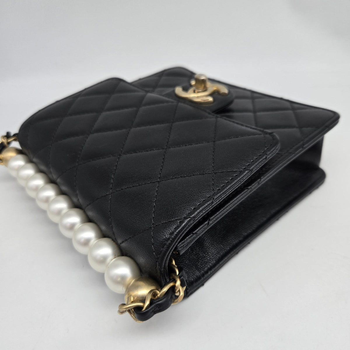 Chanel Chic Pearls Flap Clutch With Chain Quilted Lambskin Black Leather Crossbody Bag Bag (Pre-Owned)