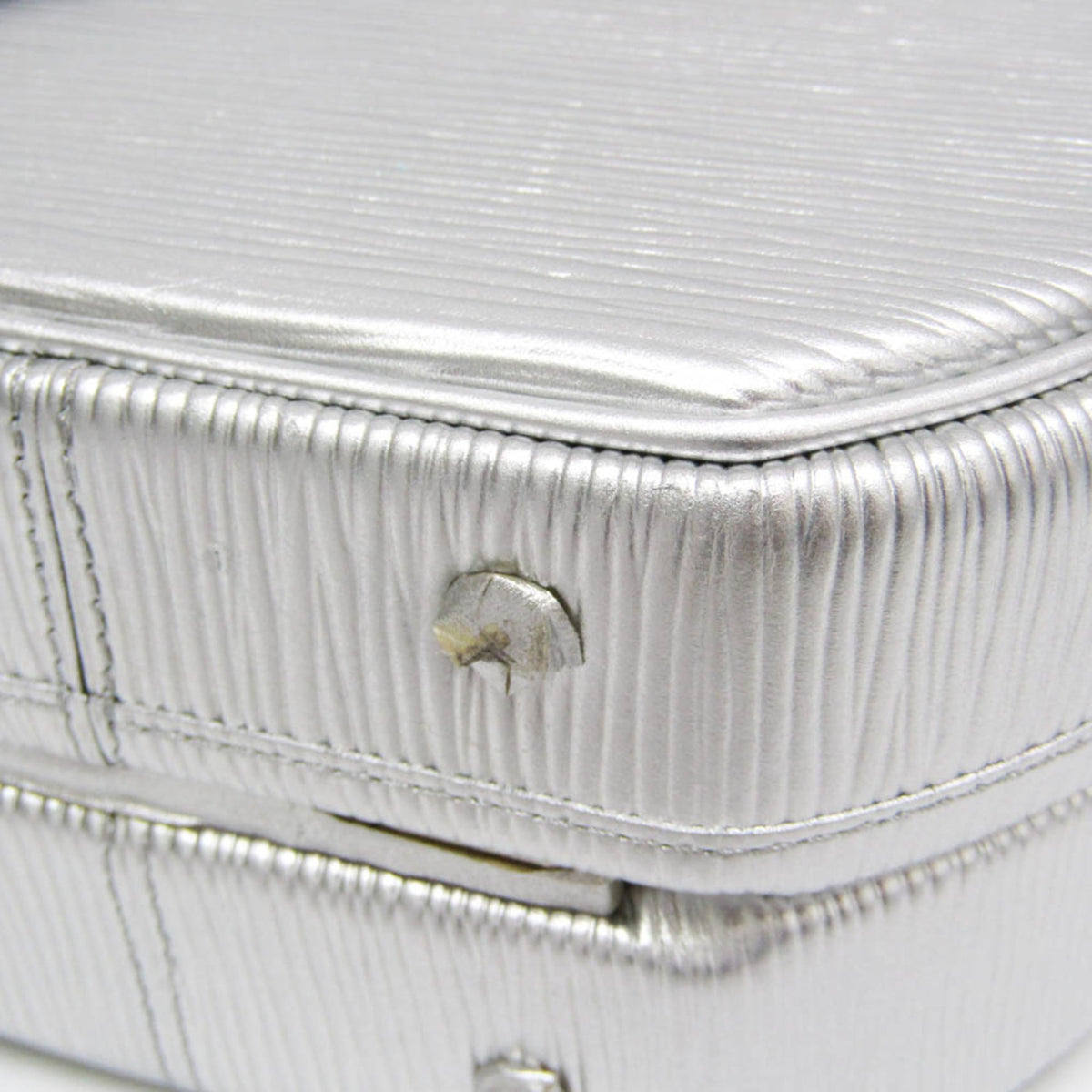 Louis Vuitton Petite Boite Chapeau Epi Leather Silver Leather Handbag (Pre-Owned)