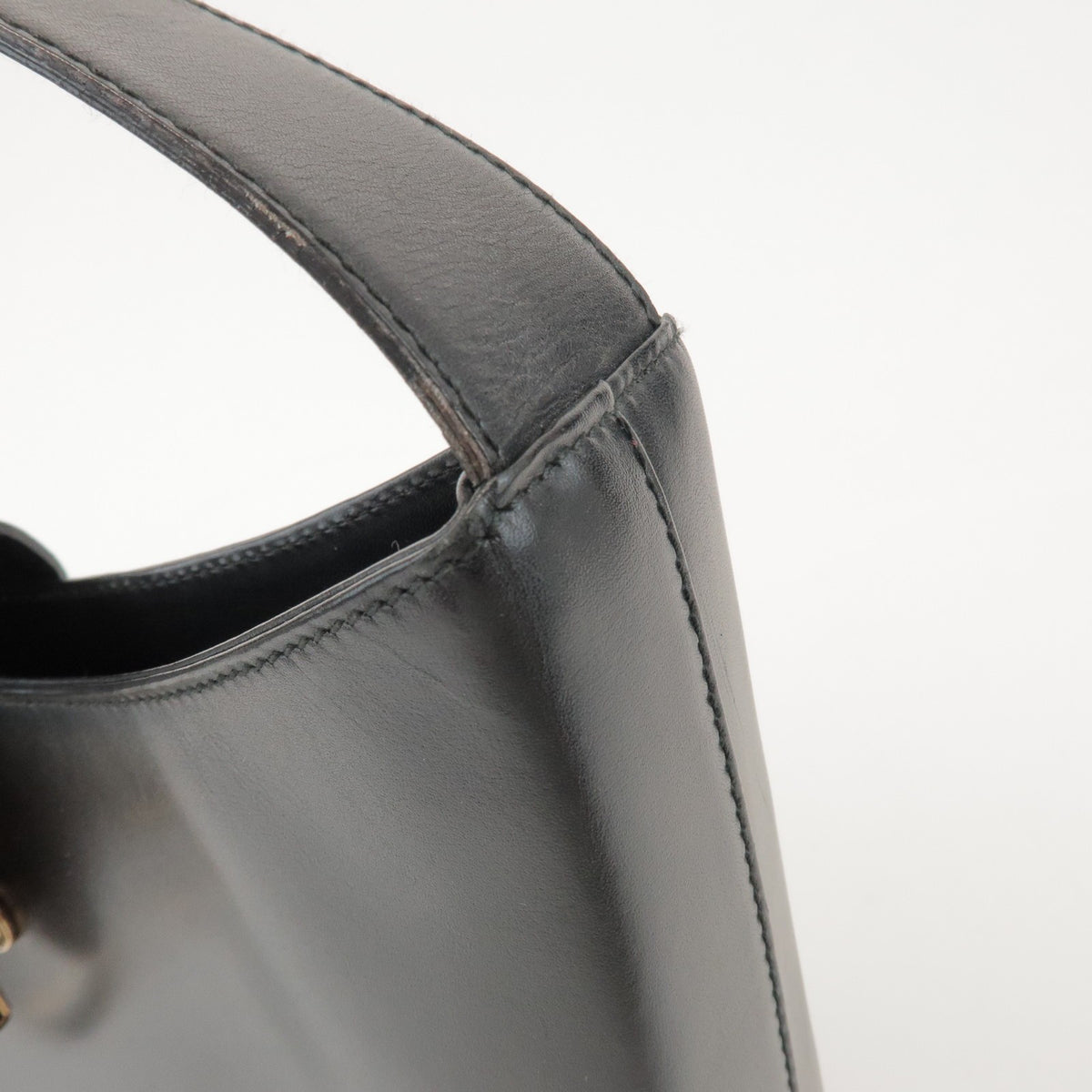 Salvatore Ferragamo Trifolio Leather Black Leather Shoulder Bag Bag (Pre-Owned)