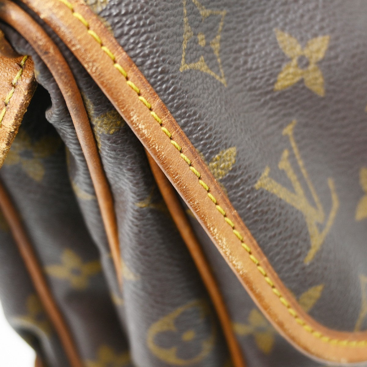 Louis Vuitton Saumur Canvas Brown Canvas Shoulder Bag Bag (Pre-Owned)