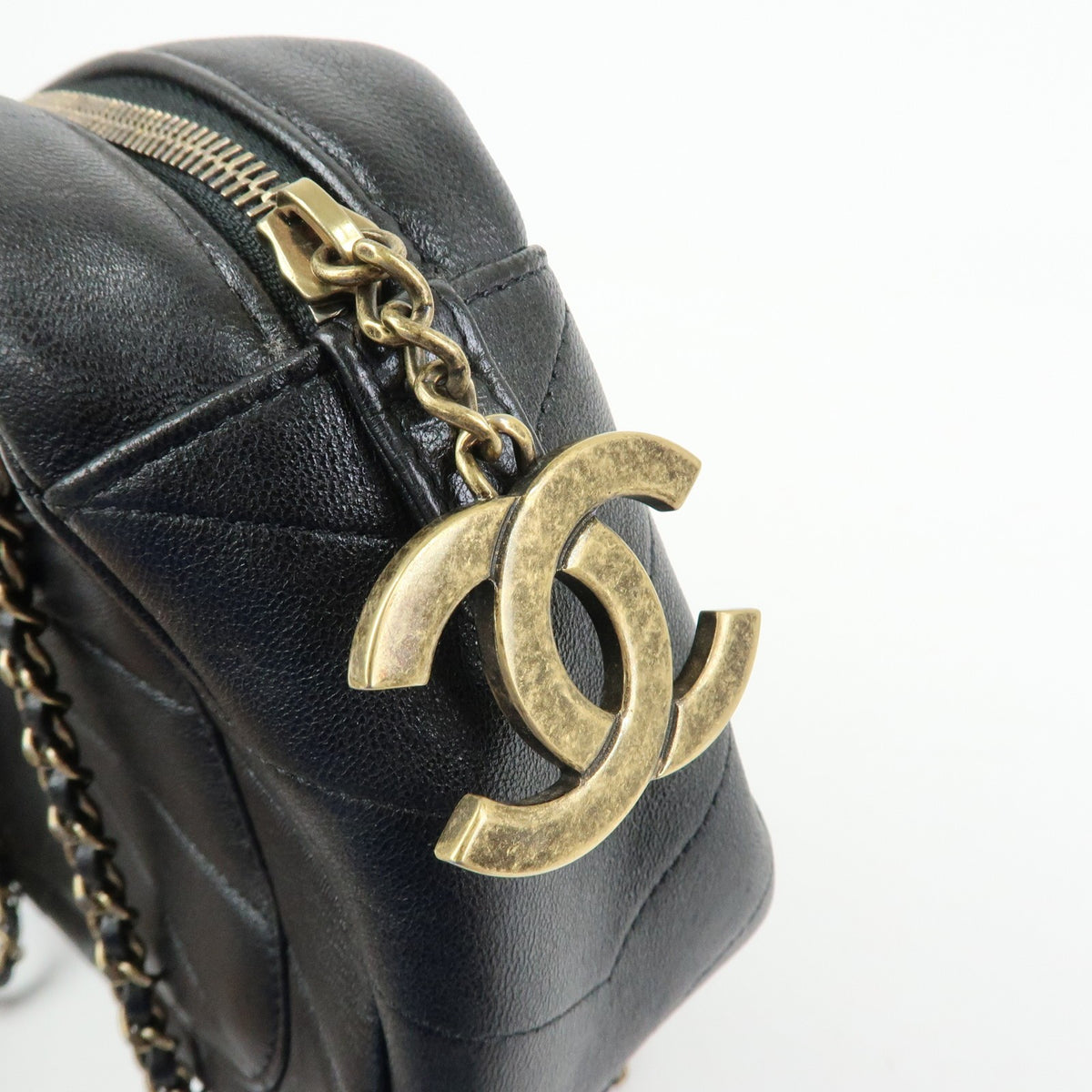 Chanel Camera Chevron Lambskin Black Leather Handbag (Pre-Owned)