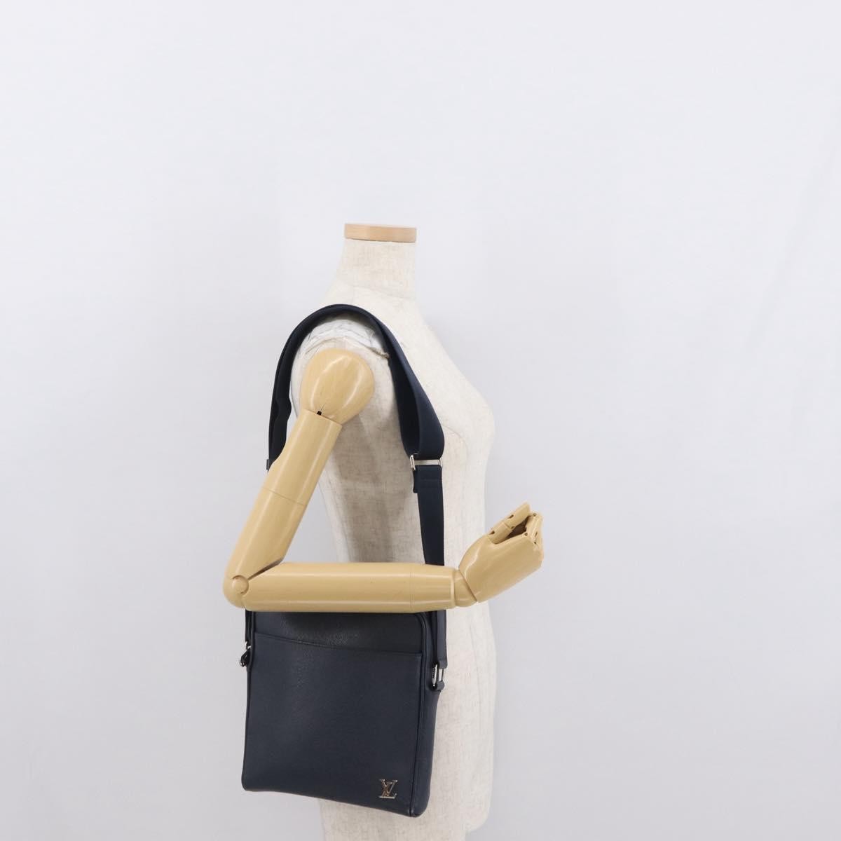 Louis Vuitton Alex Messenger Taiga Leather Navy Leather Shoulder Bag Bag (Pre-Owned)