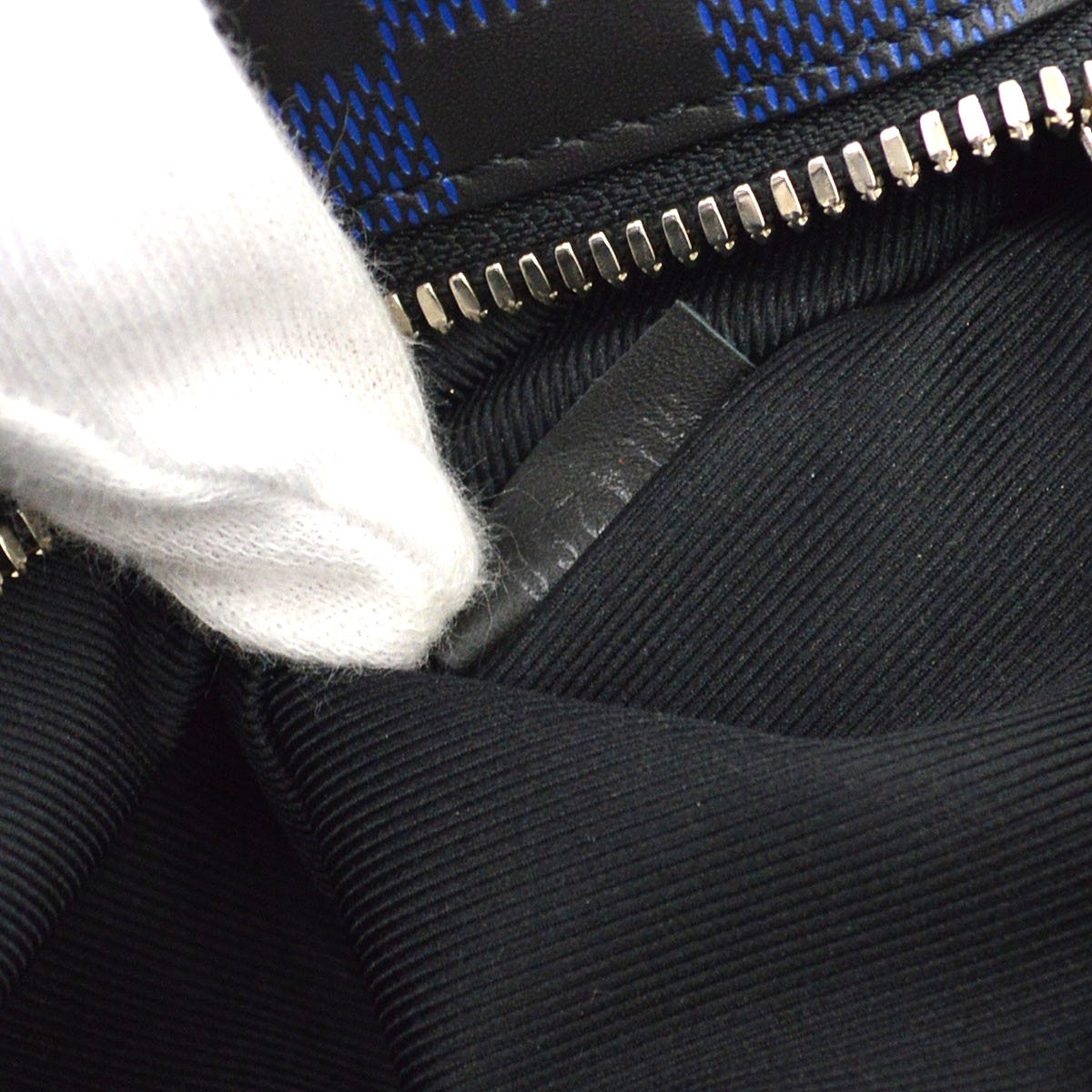 Louis Vuitton Campus Bumbag Damier Infini 3D Leather Black Leather Crossbody Bag Bag (Pre-Owned)